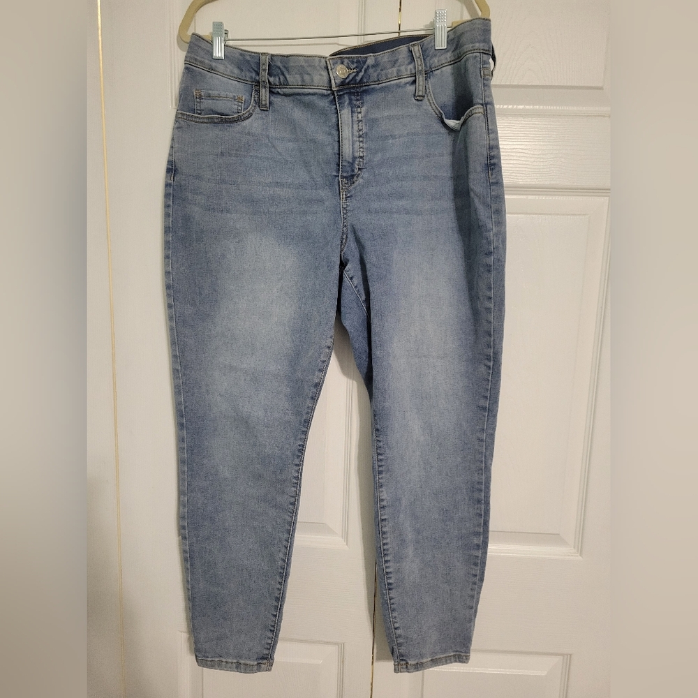 Ava & Viv Light Wash Skinny Jeans